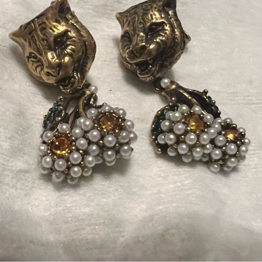 Brand new with box Gucci
Faux Pearl & Crystal Feline Cherry Drop Earrings - Picture 4 of 8